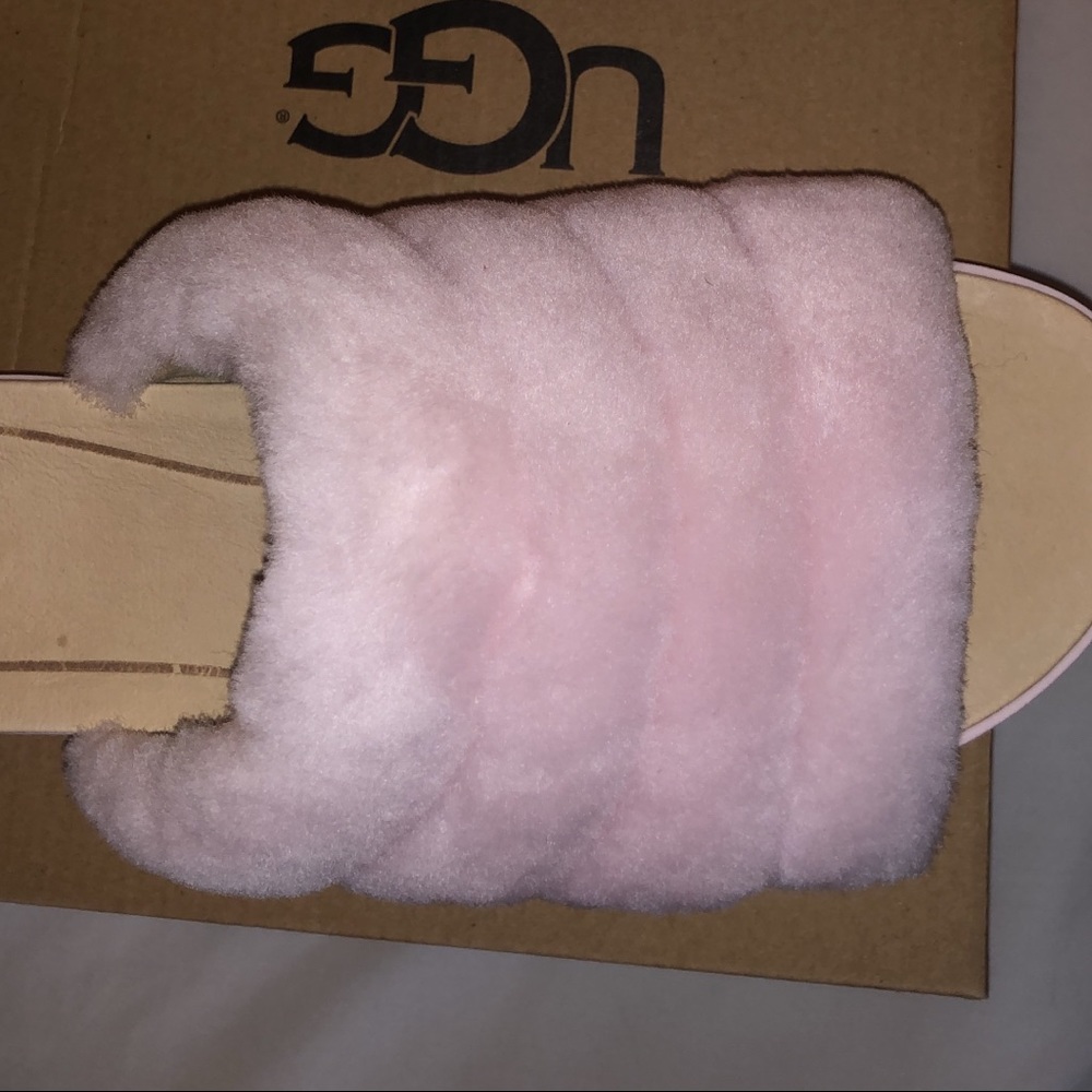‼️SOLD‼️ 🆕 Pink Furry UGG Slippers